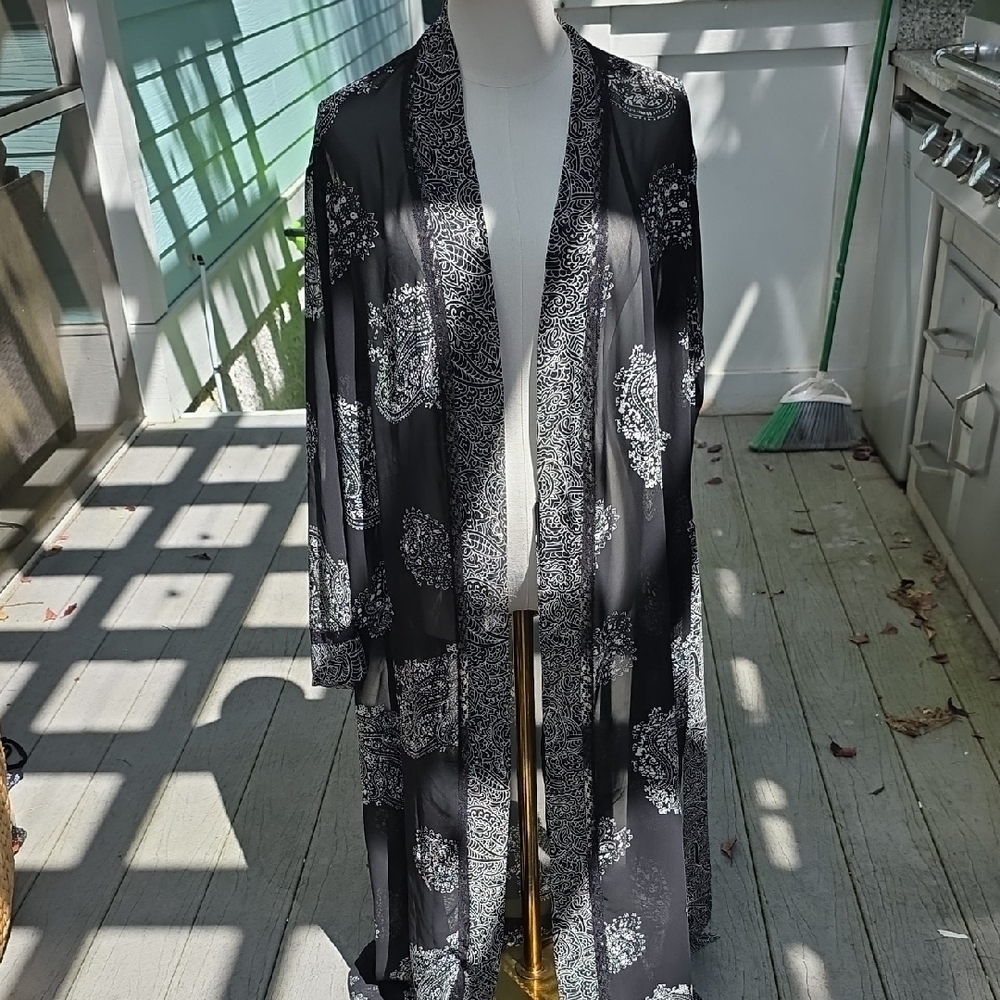 Elegant Sheer White And Black Robe Kimono